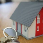 Jak przekazać bliskim dom lub mieszkanie za życia?